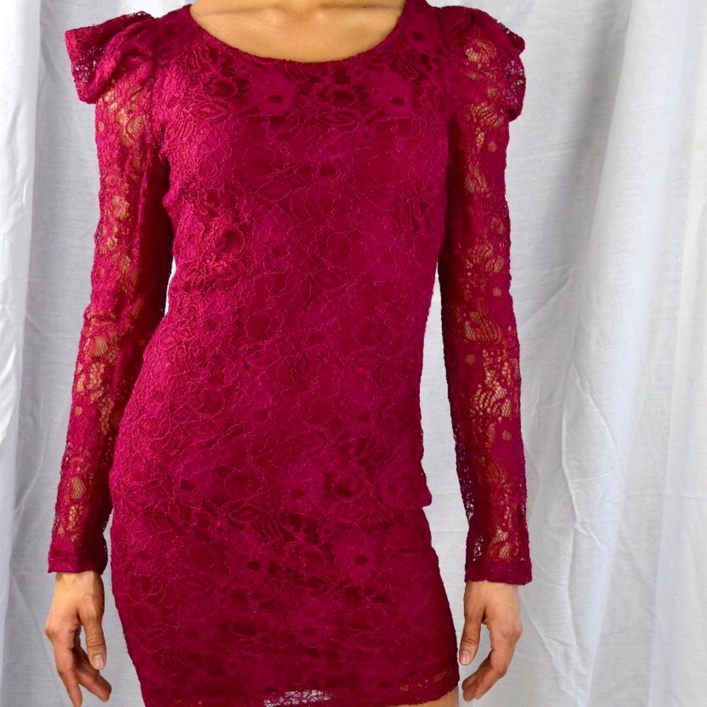 Burgundy long sleeve lace cocktail dress SZ Small